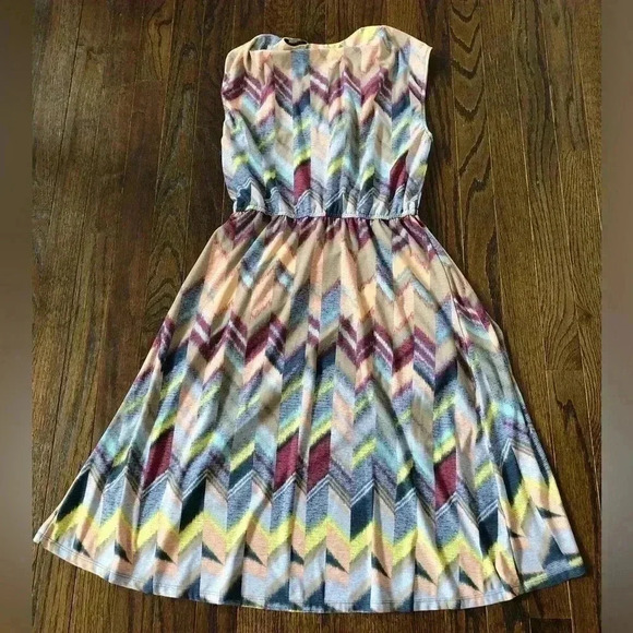 bcbgmaxazria Women’s M Geometric Sleeveless Deep V-Neck Flowy Dress - EUC!! - Picture 5 of 12